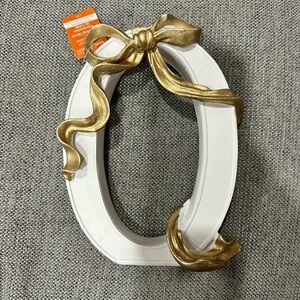 Elegant White and Gold Decorative Letter “O”